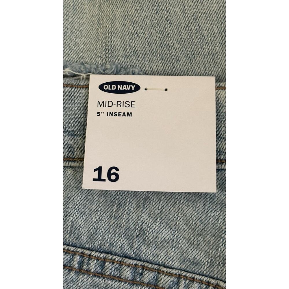 Old Navy Mid-Rise 5 Inch Size 16 Lightwash Faded Distressed Raw Hem Denim Shorts - Picture 2 of 3